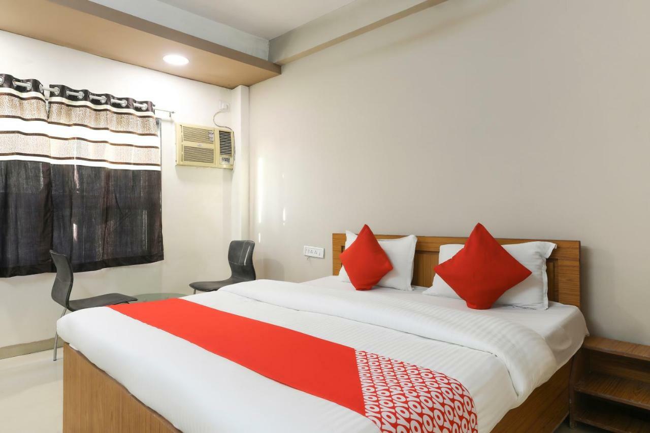 Oyo 43851 Hotel Virasat Mandu Екстер'єр фото