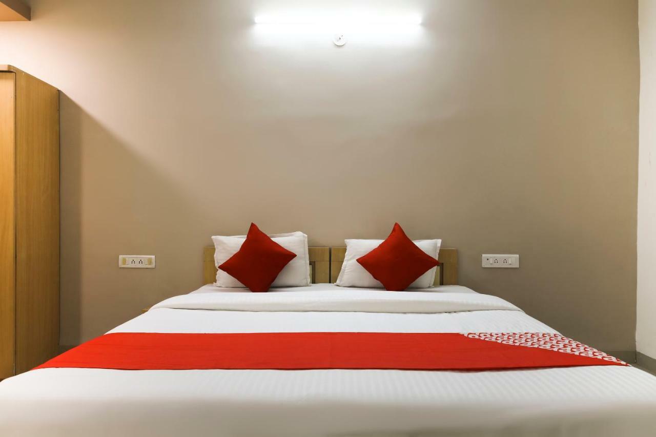 Oyo 43851 Hotel Virasat Mandu Екстер'єр фото