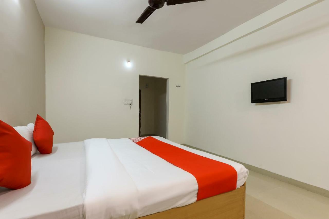 Oyo 43851 Hotel Virasat Mandu Екстер'єр фото