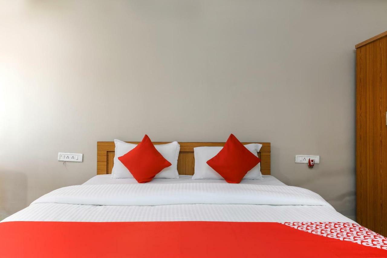 Oyo 43851 Hotel Virasat Mandu Екстер'єр фото
