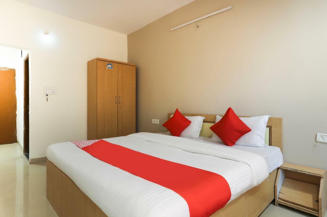Oyo 43851 Hotel Virasat Mandu Екстер'єр фото